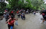 [ẢNH] Người di cư Honduras chạy trốn đói nghèo, ầm ầm đổ về biên giới Mỹ